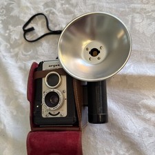 VTG ARGUS SUPER 75 CAMERA W/ FLASH CASE Collectible Photography 1950s