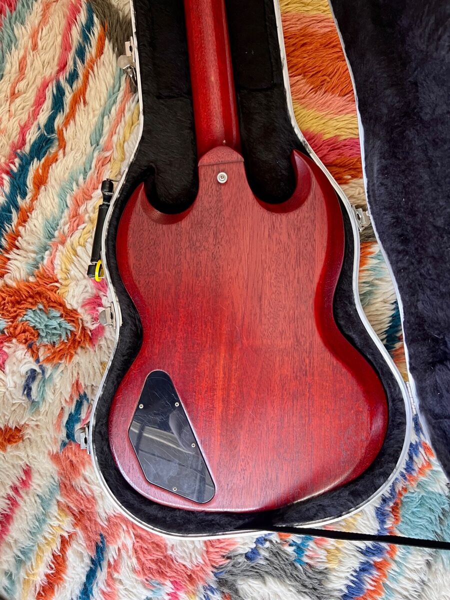 Gibson SG Tribute Electric Guitar - Vintage Cherry Satin w Gibson SG Tribute Electric Guitar - Vintage Cherry Satin w