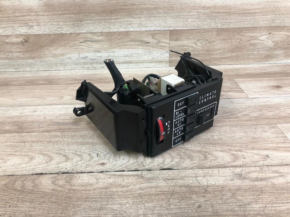 INTERRUPTOR PANEL DE CONTROL CLIMÁTICO AIRE ACONDICIONADO DELANTERO MERCEDES BENZ OEM W107 W123 W116 R107 Foto 2 de 4