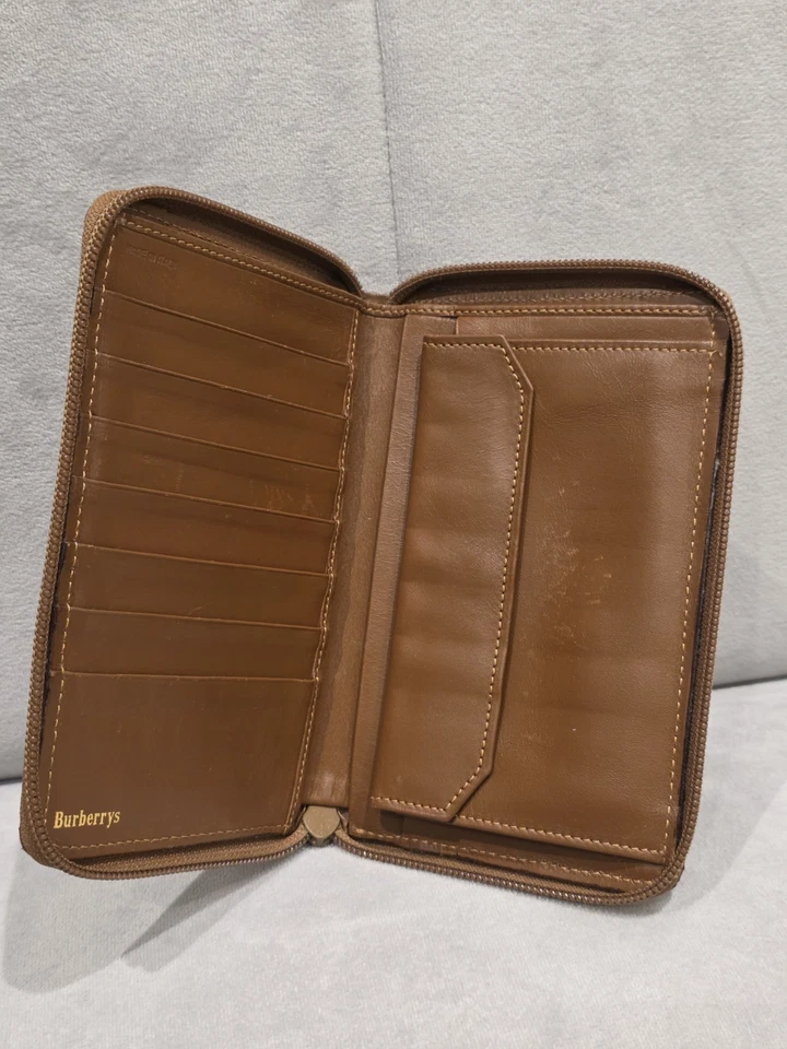 Cartera larga Burberrys clásica a cuadros con cremallera Foto 4 de 4