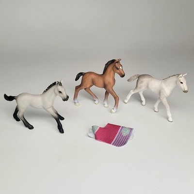 Schleich Lot of 3 Foals, Oldenberg 13947, Holsteiner 13860, Repl. foal Qtr Horse