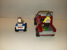 LEGO 4437 City: Police Pursuit. 100% Complete W/Manual. Manual Is In Bad Shape.