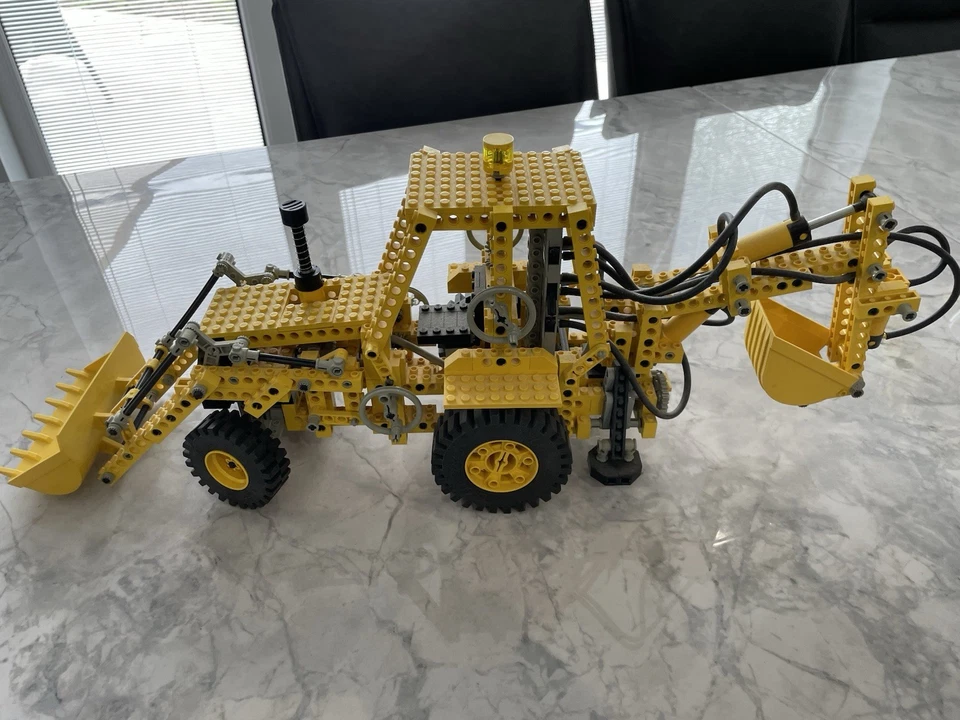 LEGO Technic 8862 Backhoe Grader, photo 2 of 2