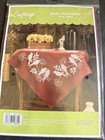 Craftways BIRD SILHOUETTES Table Topper Cloth 28.3 X 28.3 Burgundy 5123 — photo 1