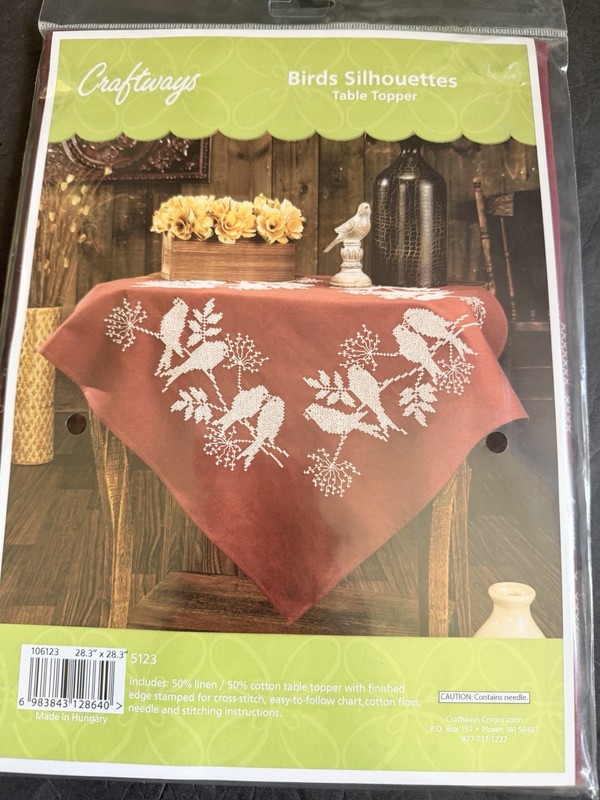 Craftways BIRD SILHOUETTES Table Topper Cloth 28.3 X 28.3 Burgundy 5123