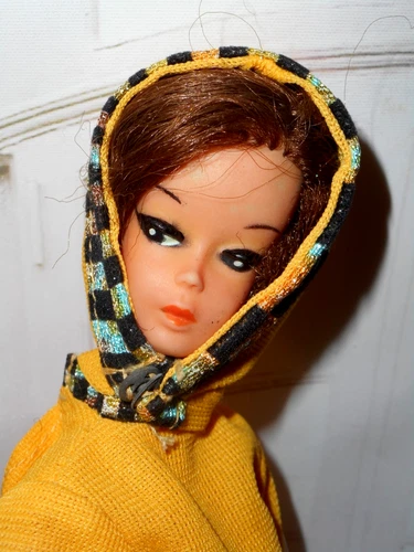 Vintage Barbie BRUNETTE HK CLONE IN MOD YELLOW BLK CHECK TRIM REMOVABLE HOOD SET