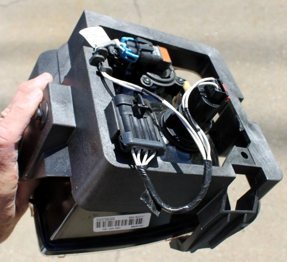 OEM GM NUEVO 2003-2007 Cadillac CTS Drivers luz antiniebla izquierda/señal de giro 25742395 Foto 4 de 4