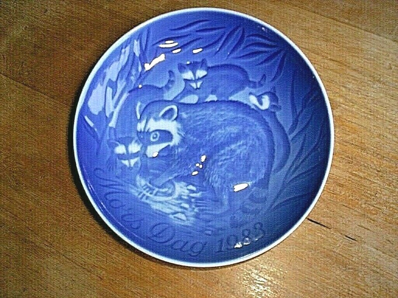 B & G Bing & Grondahl Mors Dag 1983 Mothers Day Plate Mom Raccoon & 3 Babies