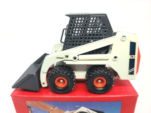 Bobcat 743 Skid-Steer Loader - Clover 1:19 Scale Diecast Model #0001 - Picture 2 of 5