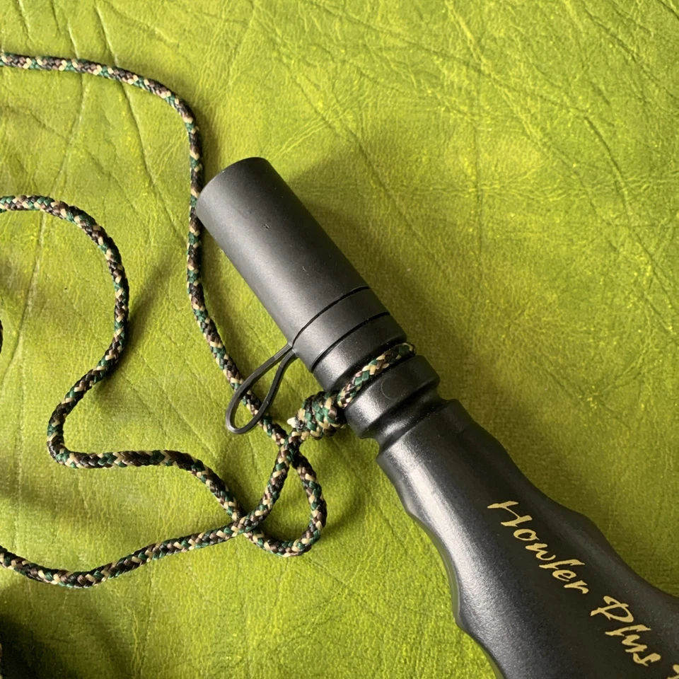 2 Quaker Boy Howler Plus & Super Screamer Predator Mouth Calls With Lanyard Hunt - Image 3 of 4