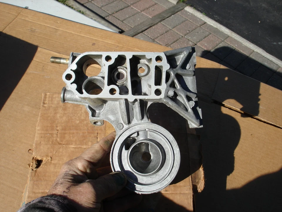 Chevrolet Corvair 1965 a 1969 filtro de aceite/montaje del alternador HSG 3814584 como nuevo de lote Foto 3 de 4