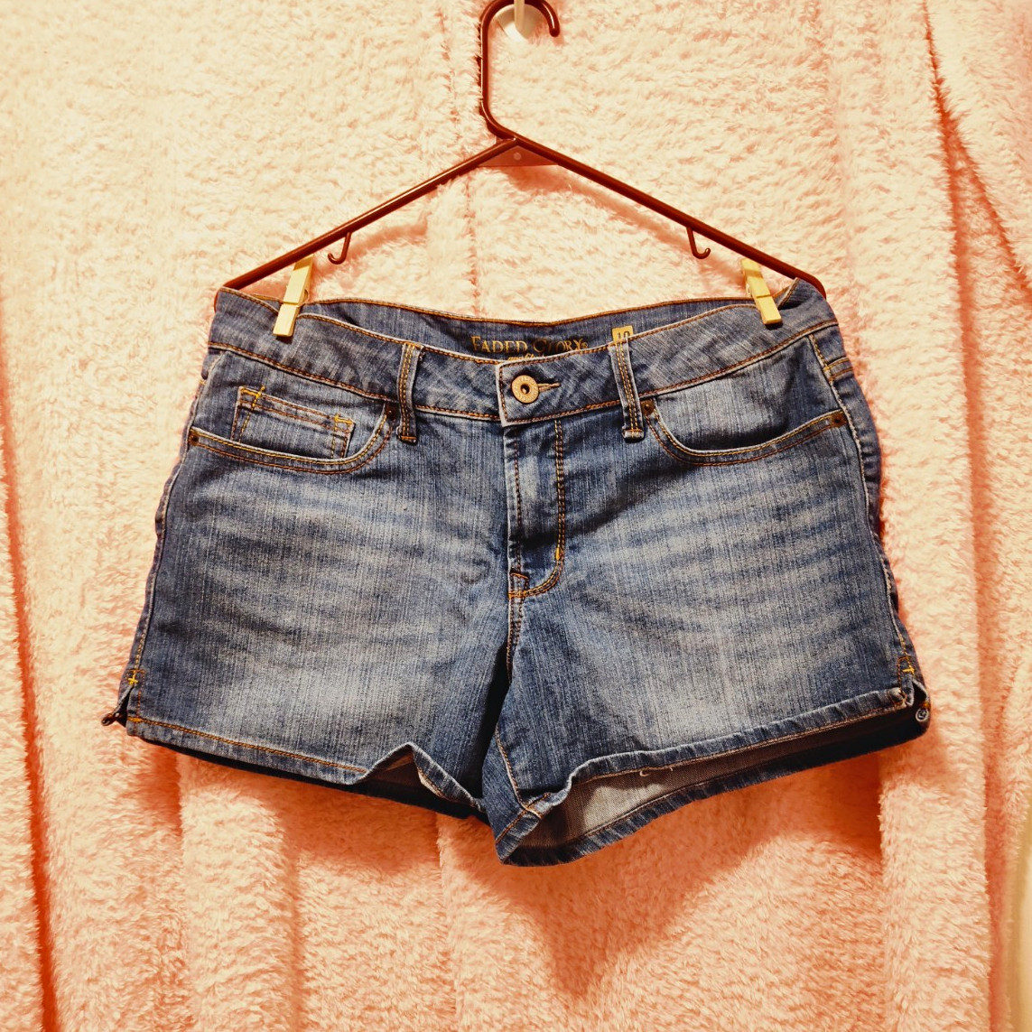 Faded Glory Women's Blue Light Wash Denim Shorts Mid Rise Size 10