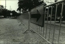 1987 Press Photo Barricades on Chidester at Spring Hill Avenue in Alabama
