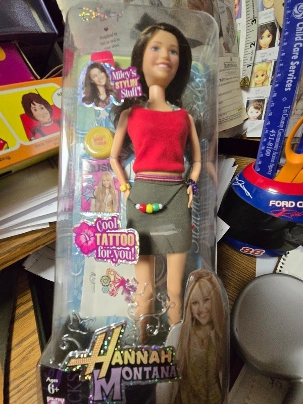 Disney Hannah Montana Miley's Stylin Stuff! Doll..2007 New in Box