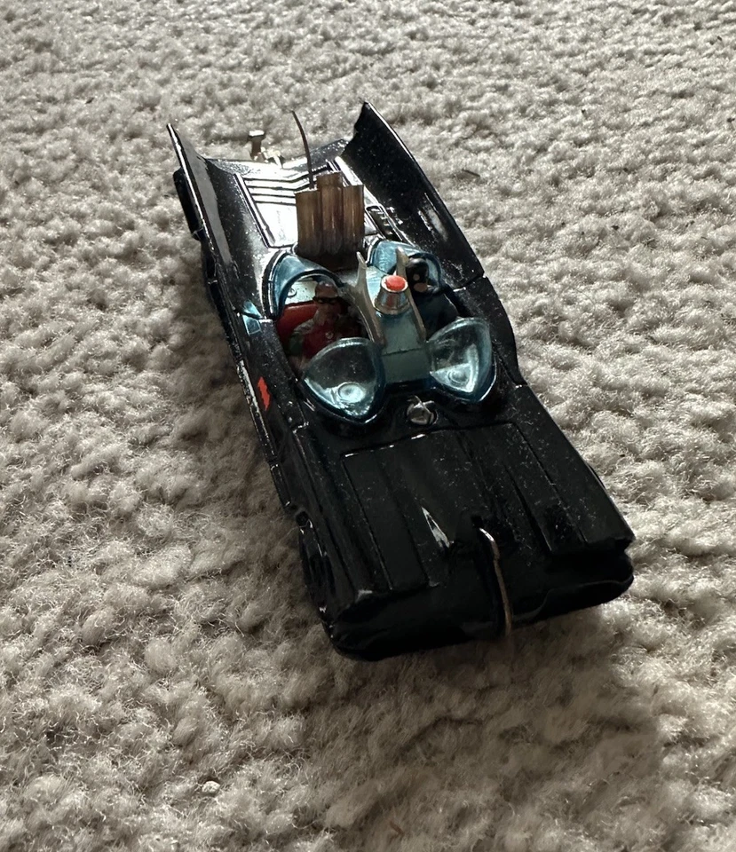 Corgi vintage 60’s Batmobile and Bat Boat On Trailer With 4 Plastic Missiles - Image 2 of 4