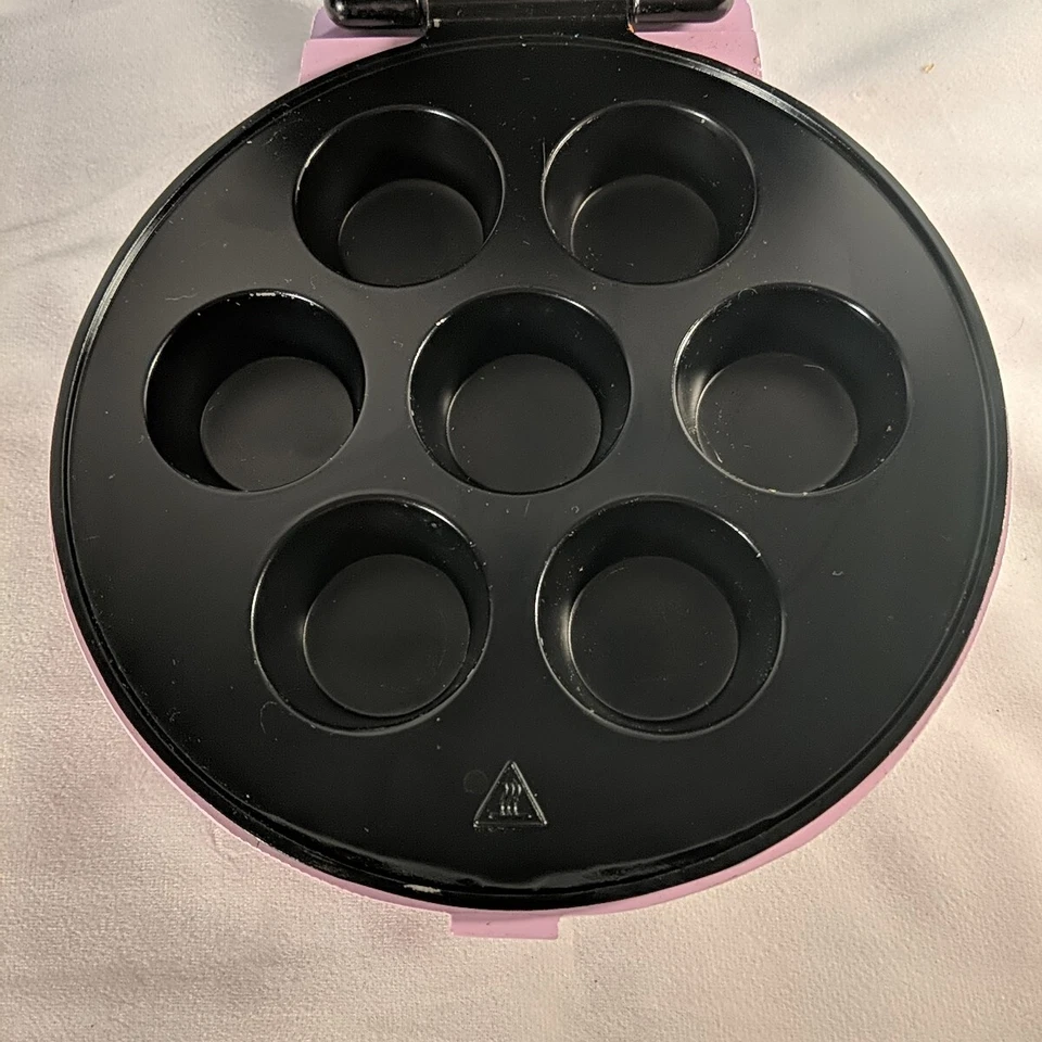 Nostalgia Electrics Cupcake Bakery Model CKM100 - Image 3 of 4