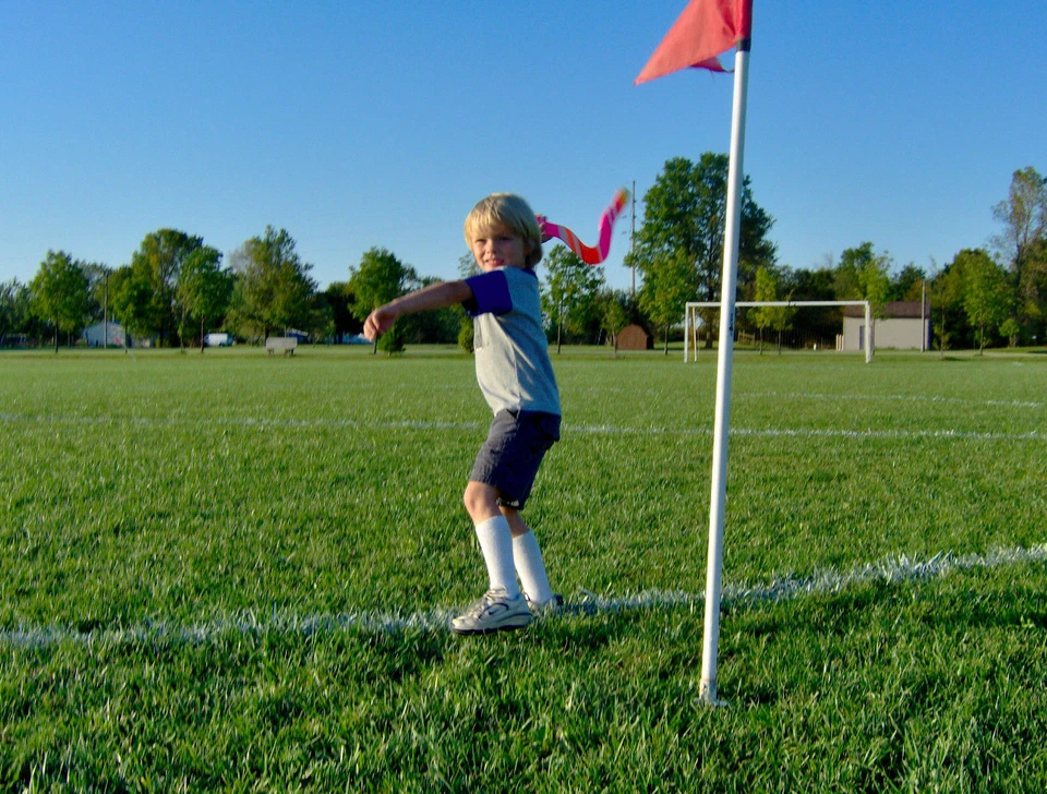 Green "Mantis" Boomerang - Genuine handmade wooden returning easy throw, catch - Image 3 of 4