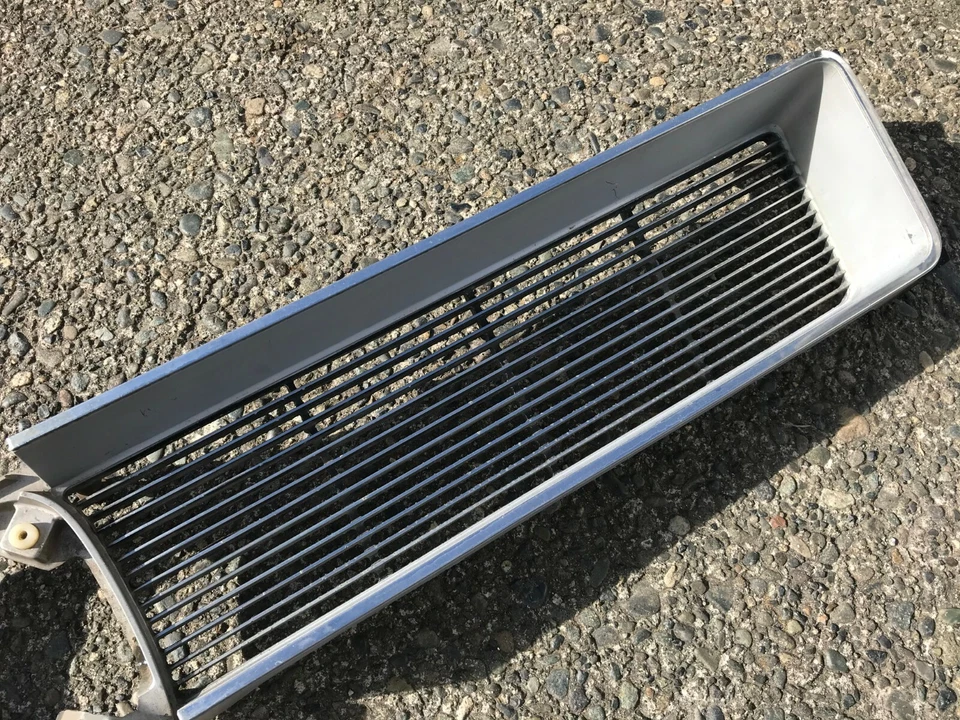 66 Pontiac Beaumont 1966 usado GM RH parrilla sección OEM Foto 4 de 4