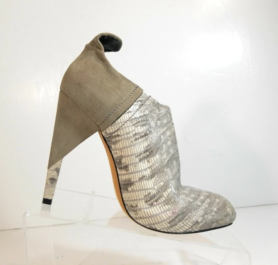 Женские серые сапоги Alexander Wang из змеиной кожи замшевые на высоком каблуке размер 38 - Изображение 3 из 4