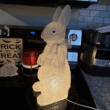 VTG Standing Easter Bunny /Egg Lamp Textured White Plastic With On/Off Switch