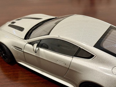 AUTOart 1/18 アストンマーチン V12ヴァンテージ シルバー 美品 AUTOart Aston Martin V12 Vantage S Silver 1/18 Scale Diecast Model