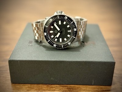 HELM Vanuatu Men s Automatic Dive Watch - 01AR2 NH35A
