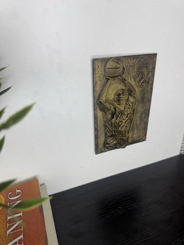 Escultura de arte de pared personalizada Kobe Bryant dorado 4” X 6” negra Mamba Lakers 3d NBA Foto 4 de 4