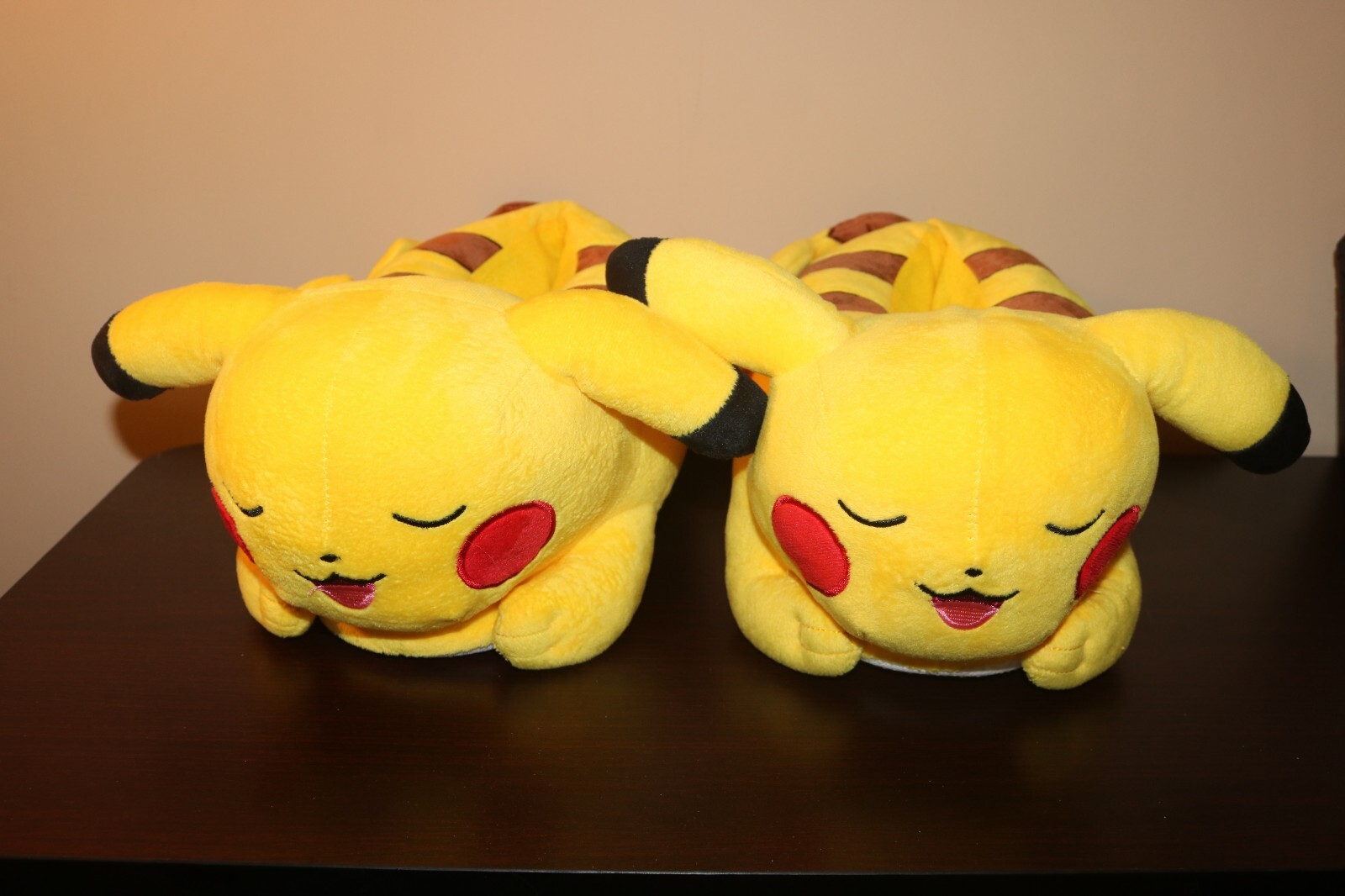 PANTOFOLA D’ORO Pokemon Pikachu pantofole casa bambini Gamestop comprare fuori crescita luci 11" fondo