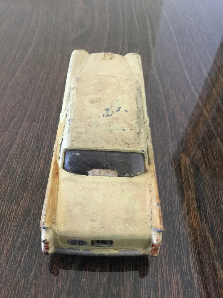 Dinky Toys Meccano 道奇 Royal Sedan 191 号 1959 奶油英国制造 — 第 4/4 张图片