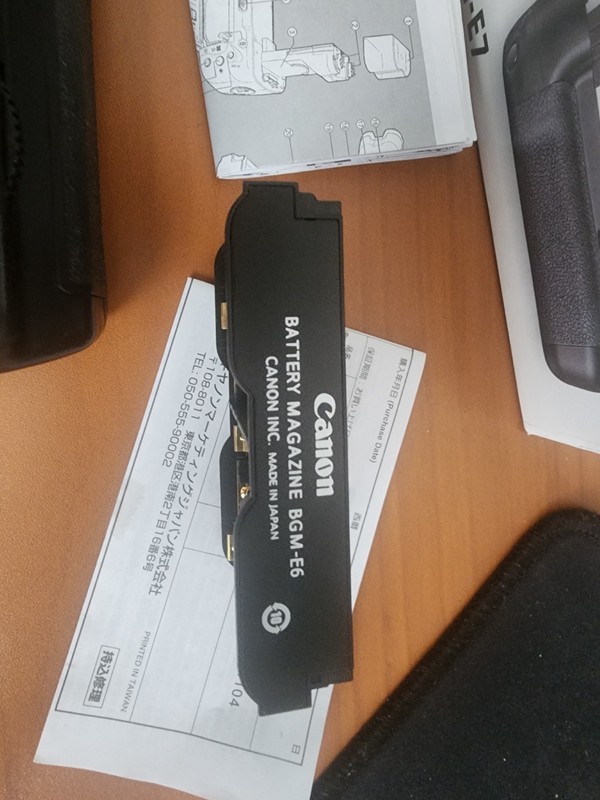 Canon BG-E7 Battery Grip With BGM-E6 Battery Magazine for EOS 7D