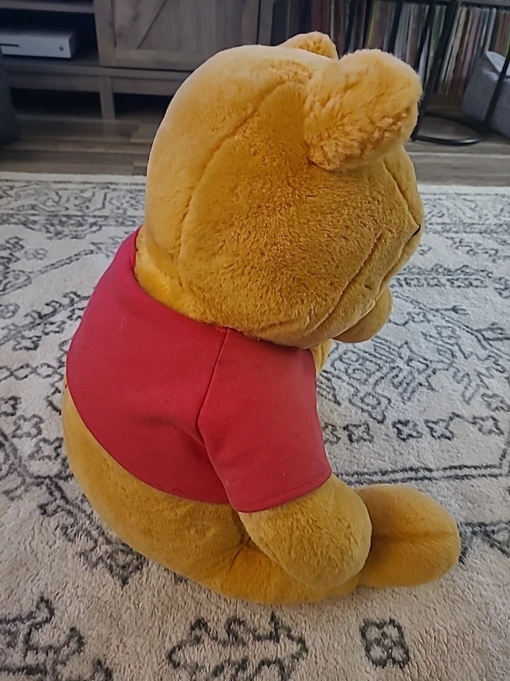 Peluche Winnie The Pooh de colección años 80 90 de la tienda Disney 24" Foto 4 de 4