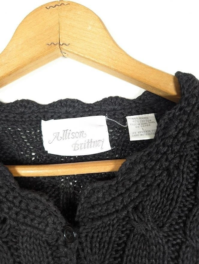 Cárdigan suéter tejido con cable vintage grande oscuro Cottagecore Whimsigoth grueso usado en excelente estado Foto 3 de 4