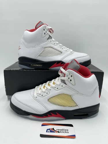 Mens Size 10.5 - Nike Air Jordan 5 Retro Fire Red 2020 (DA1911-102) NEW!