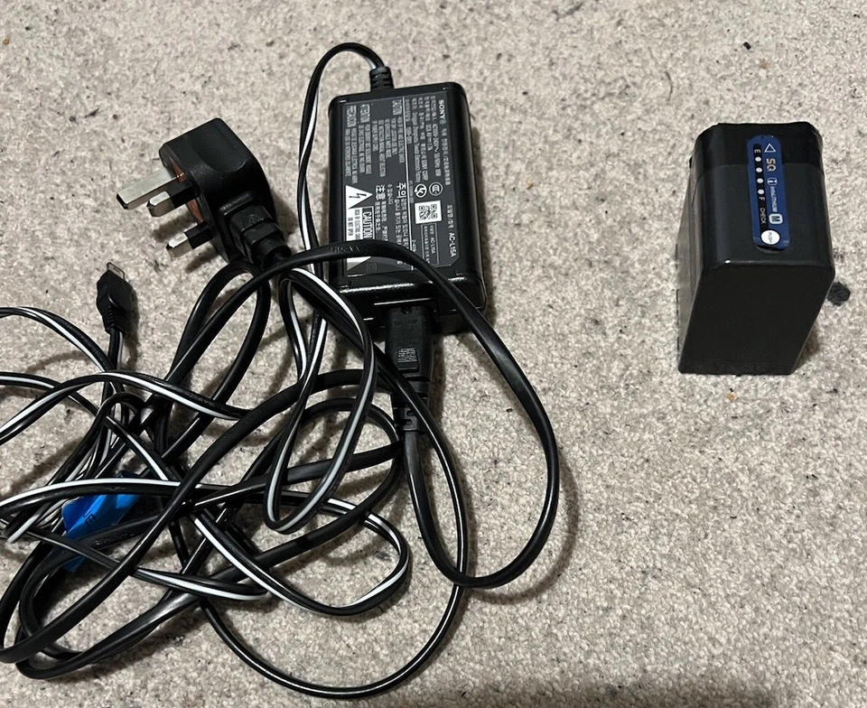 Sony HVR-A1E Camcorder + 1x Power Pack + 1x Mic Adapter + 1x Sony 7.2Big Battery - Image 4 of 4