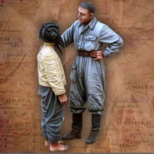 1/35 Scale WWII Pilot and Child Resin Figures Model Kit (Set of 2) Unassembled