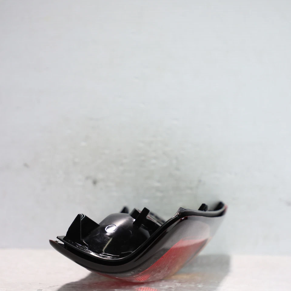 Задний правый фонарь 2004-2006 Gmc Sierra 1500 11 5185 91 9 оригинальный 19169022 - Изображение 3 из 4