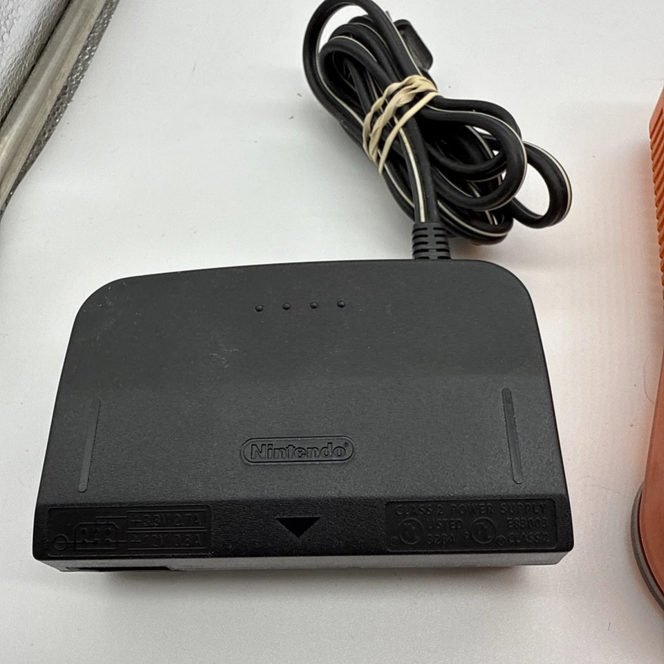 Consola Nintendo 64 - NUS-001 - Funtastic Fire Orange - N64 - ¡PROBADA Y FUNCIONANDO! Foto 3 de 4