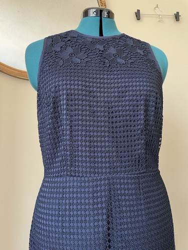 Ann Taylor Navy Crochet Lace Overlay Sheath Sleeveless Dress SZ 8 - Picture 2 of 9