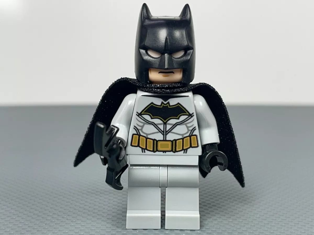 Batman LEGO Minifigure DC Super Heroes Light Bluish Gray Suit Figure - 76117