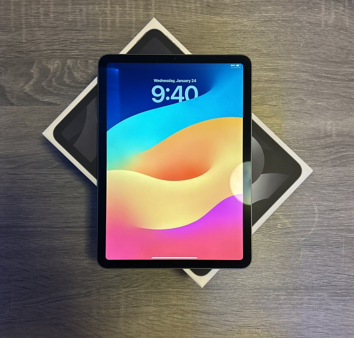 Apple iPad Air 5th Gen. 64GB, Wi-Fi, 10.9in - Space Gray (OPEN BOX