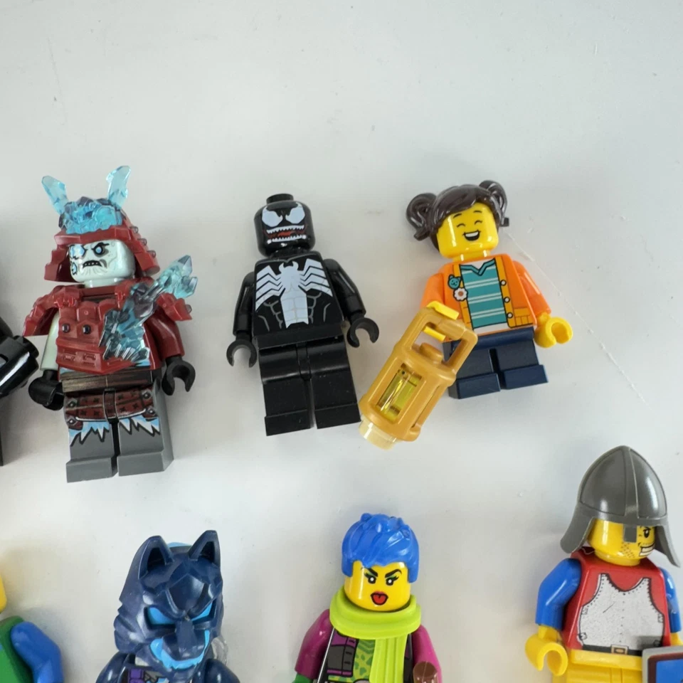 LEGO Minifiguras Lote 20 Figuras Mixtas Star Wars Marvel City Castillo Policía Santa Foto 3 de 4