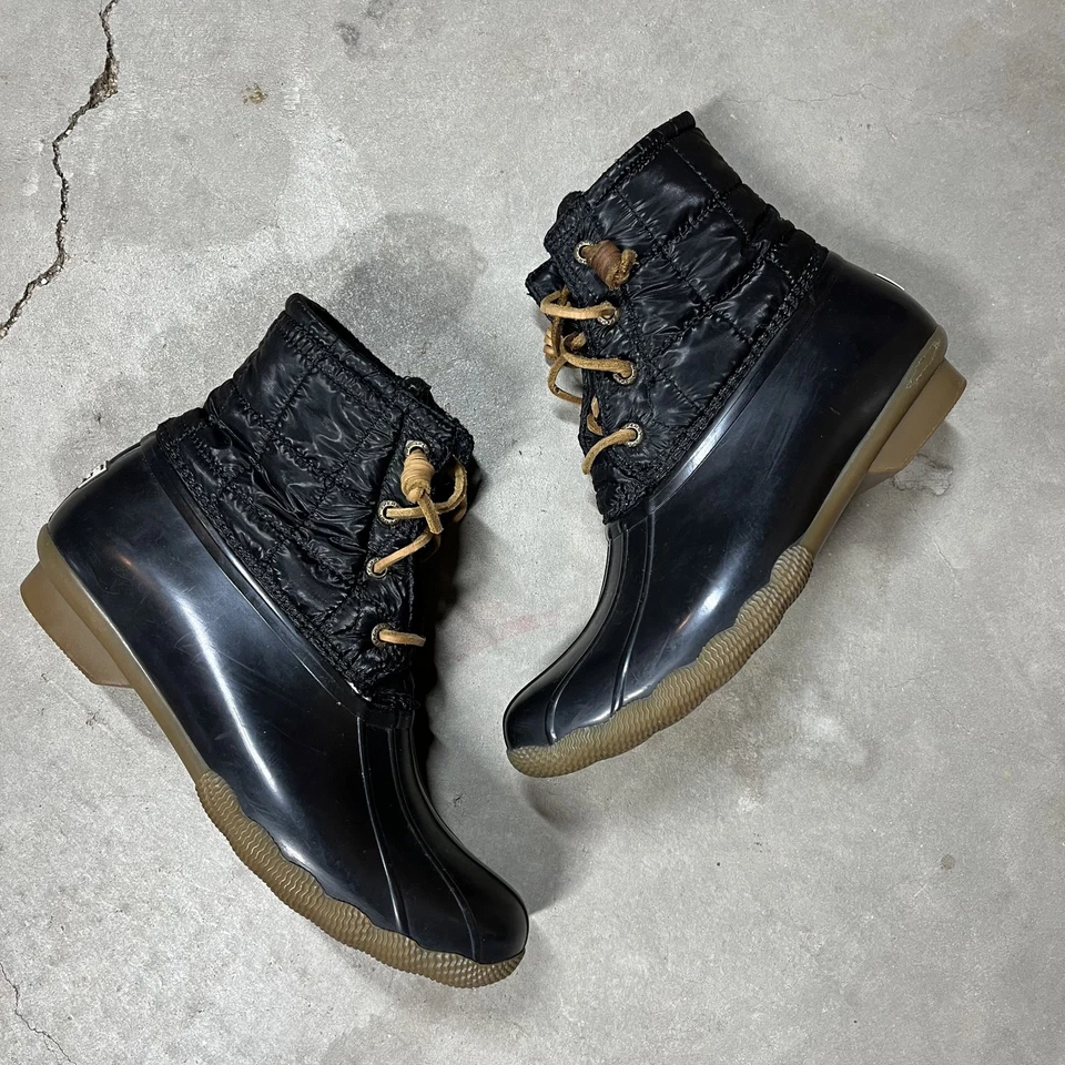 Bota de pato impermeable acolchada brillante de agua salada Sperry para mujer 8,5 negra Foto 3 de 4