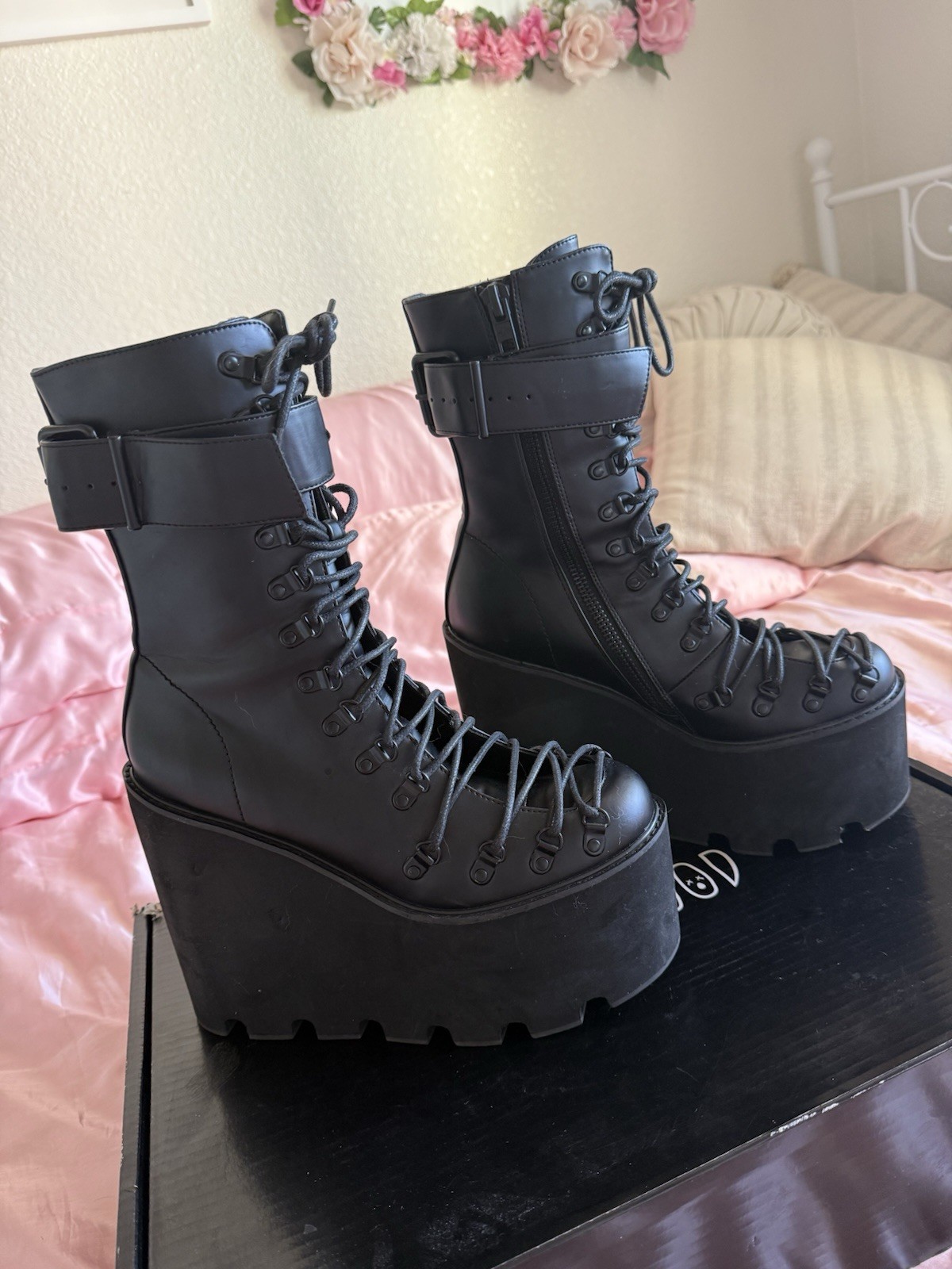 TRAITOR BOOTS CURRENT MOOD - image 2