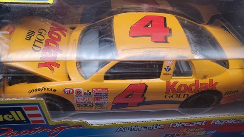 1997 Revell NASCAR #4 Sterling Martin Kodak Film Chevrolet Monte Carlo 1:18. - Bild 2 von 5