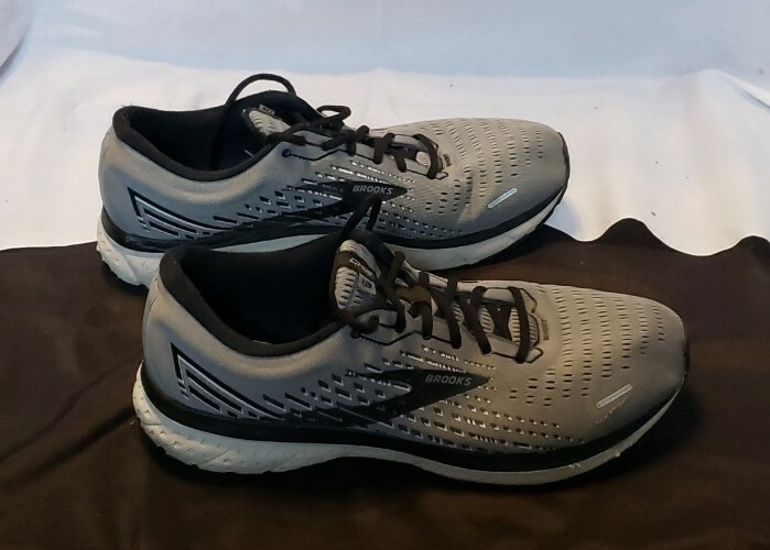 Mens Brooks Ghost 13, Grey And Black, Size 14, wide 2E