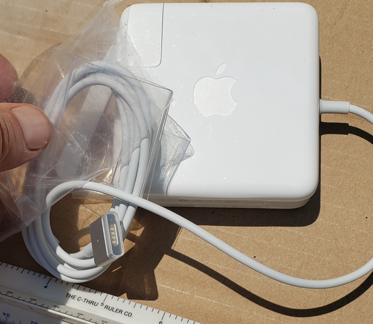 Apple MagSafe 2 85W Power Adapter (MD506LL/A) for MacBook Apple MagSafe 2 85W Power Adapter (MD506LL/A) for MacBook
