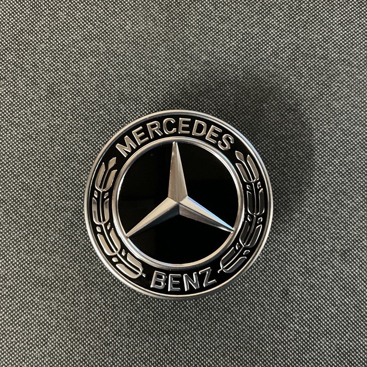 2017-2021 MERCEDES-BENZ E63S AMG W213 HOOD EMBLEM COMPANY OEM A000