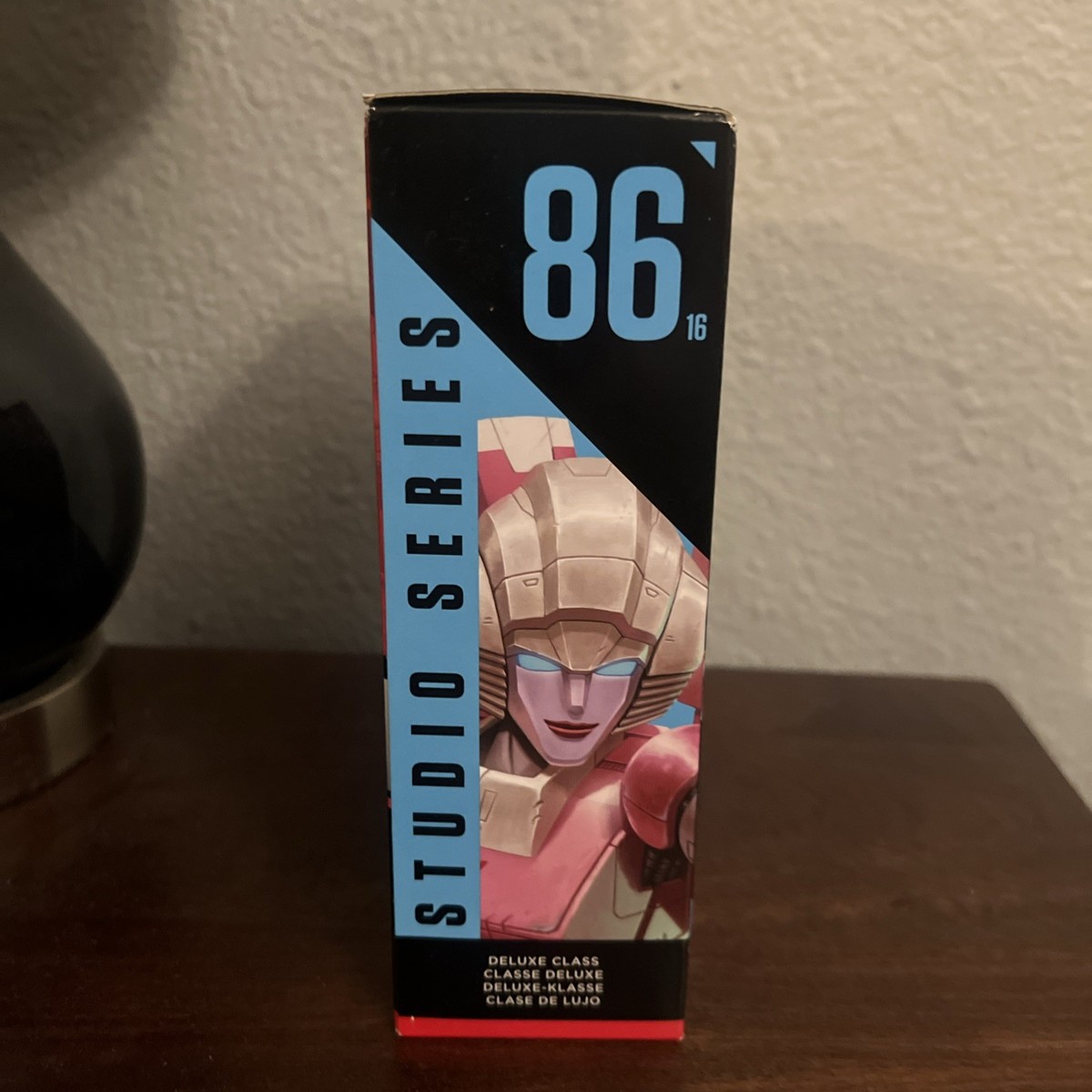 Transformers Studio Series 86-16, Arcee Class Deluxe - Figura de 11 cm de la película Les Le Film a Partir de 8 años