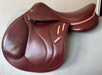 17'' Devoucoux Biarritz Lab Saddle - 2017 - 1 Flaps - Full Buffalo - PINK Trim!