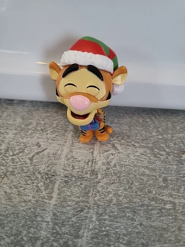 2022 Disney Funko Pocket Pop TIGGER Santa Hat With Presents